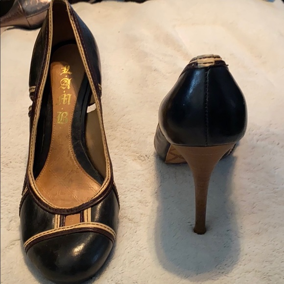 L.A.M.B Women’s Round Toe Leather Pump - Picture 3 of 5